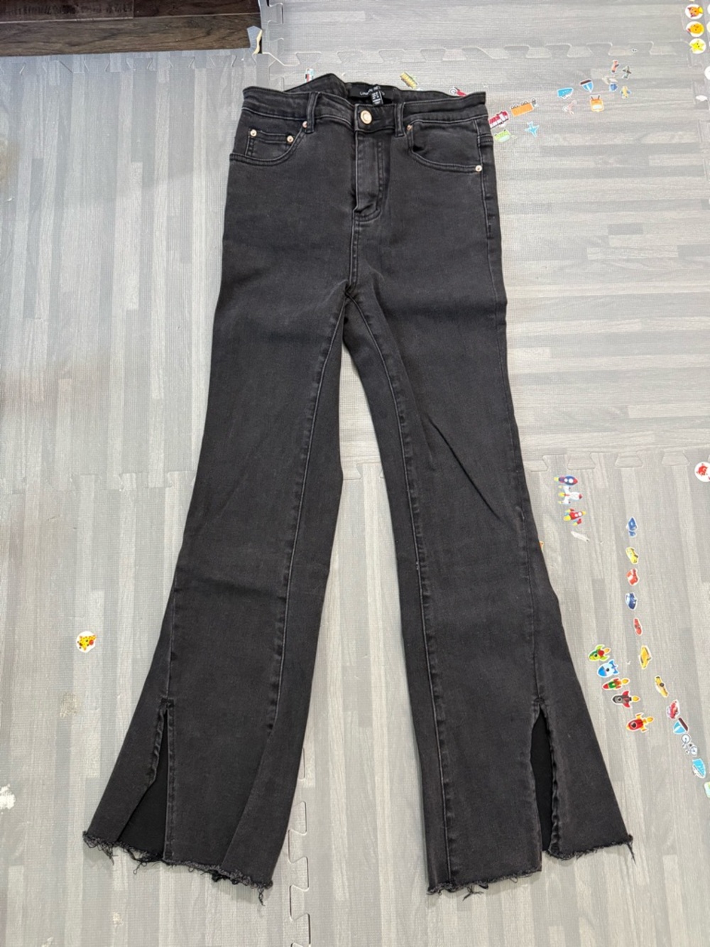 Urban Revivo women’s black flared Jeans